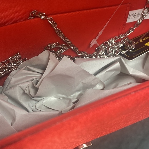 RED clutch - Picture 2 of 2